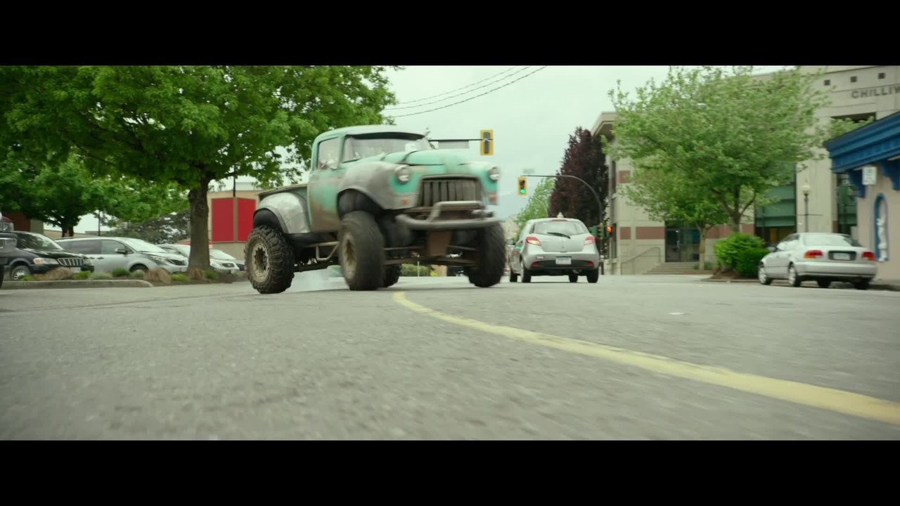 Monster Trucks - Clip Ãœber die DÃ¤cher fahren (Deutsch) HD