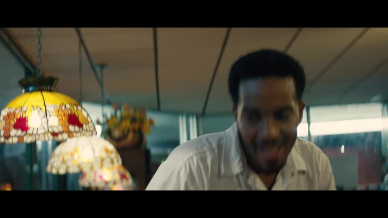 Moonlight - Clip Black und Kevin stossen an (Deutsch) HD