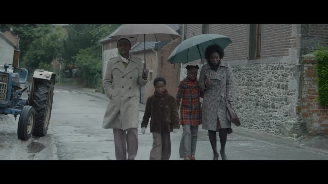 Ein Dorf sieht schwarz - Clip Die Verwandschaft aus Zaire trifft ein (Deutsch) HD