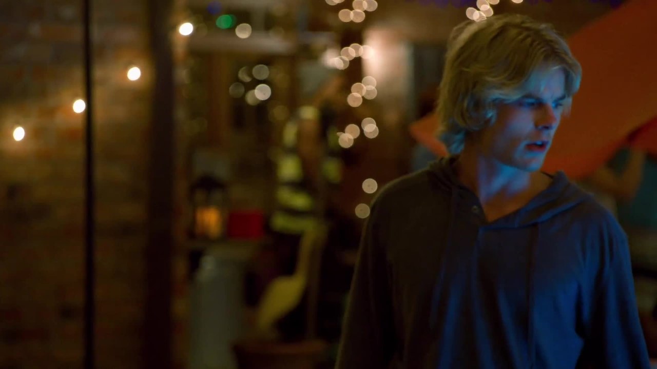 1 Mile to You - Clip Pool Party (English) HD