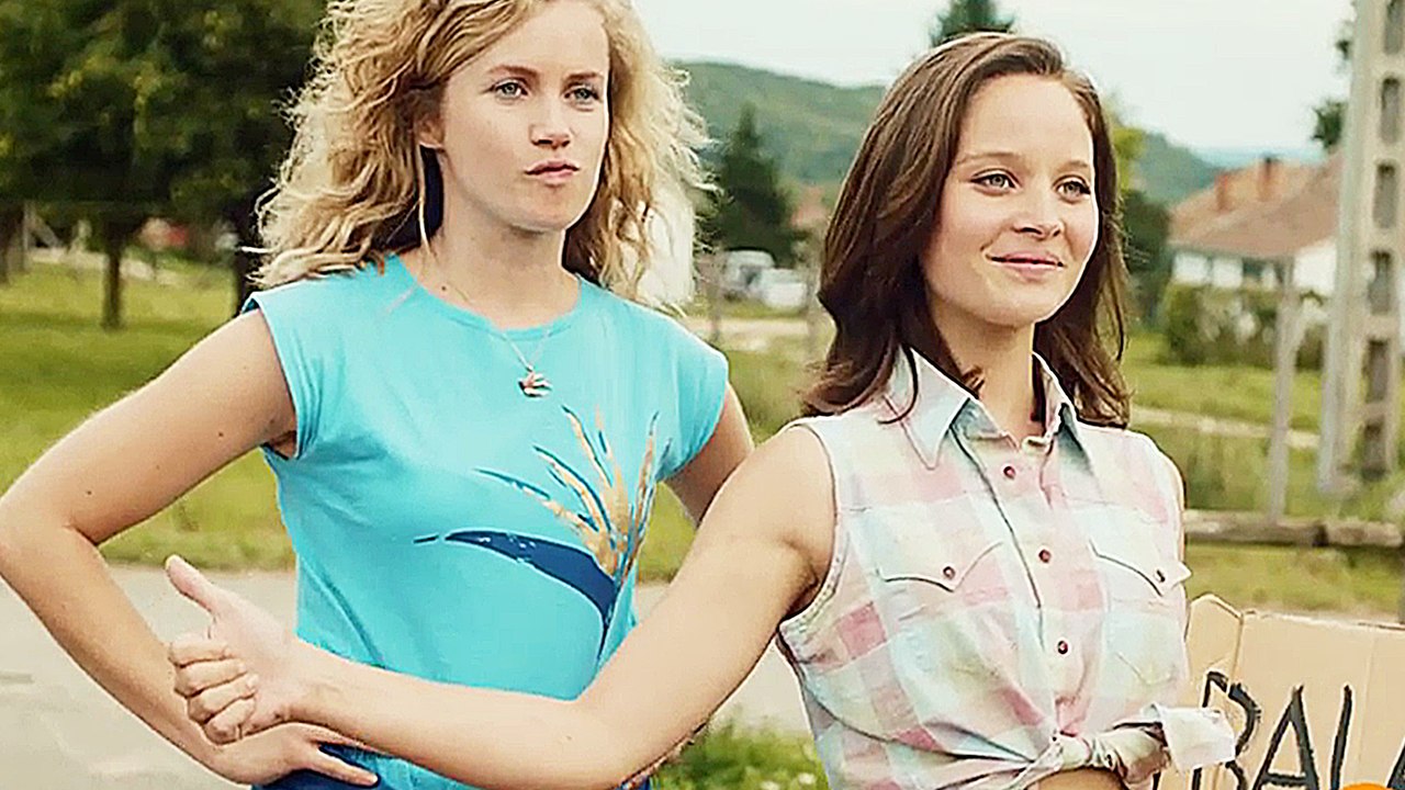 Rus uy qurib lanet xotini dostlari bilan