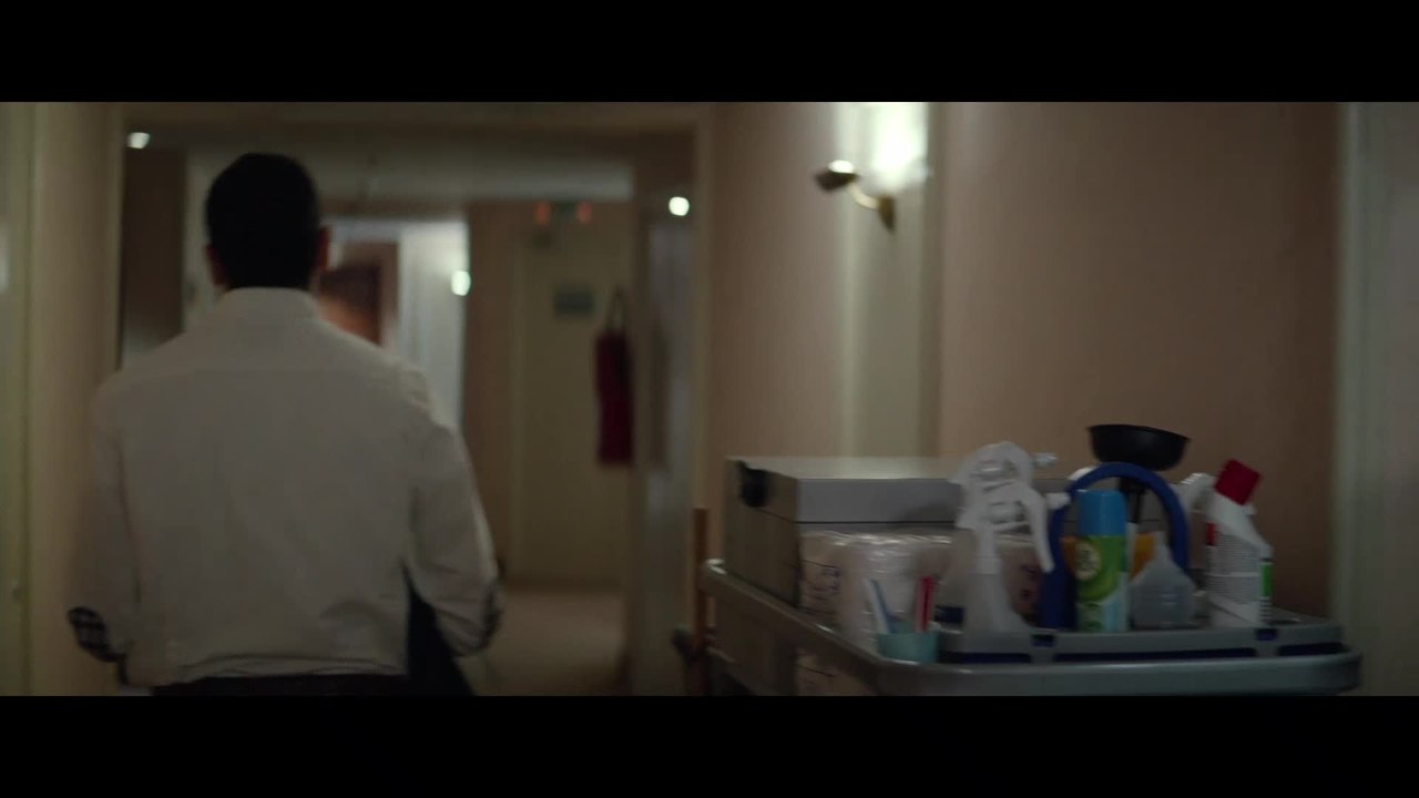 Die Nile Hilton AffÃ¤re - Clip ZimmermÃ¤dchen Salwa beobachtet das Verbrechen (Deutsch) HD