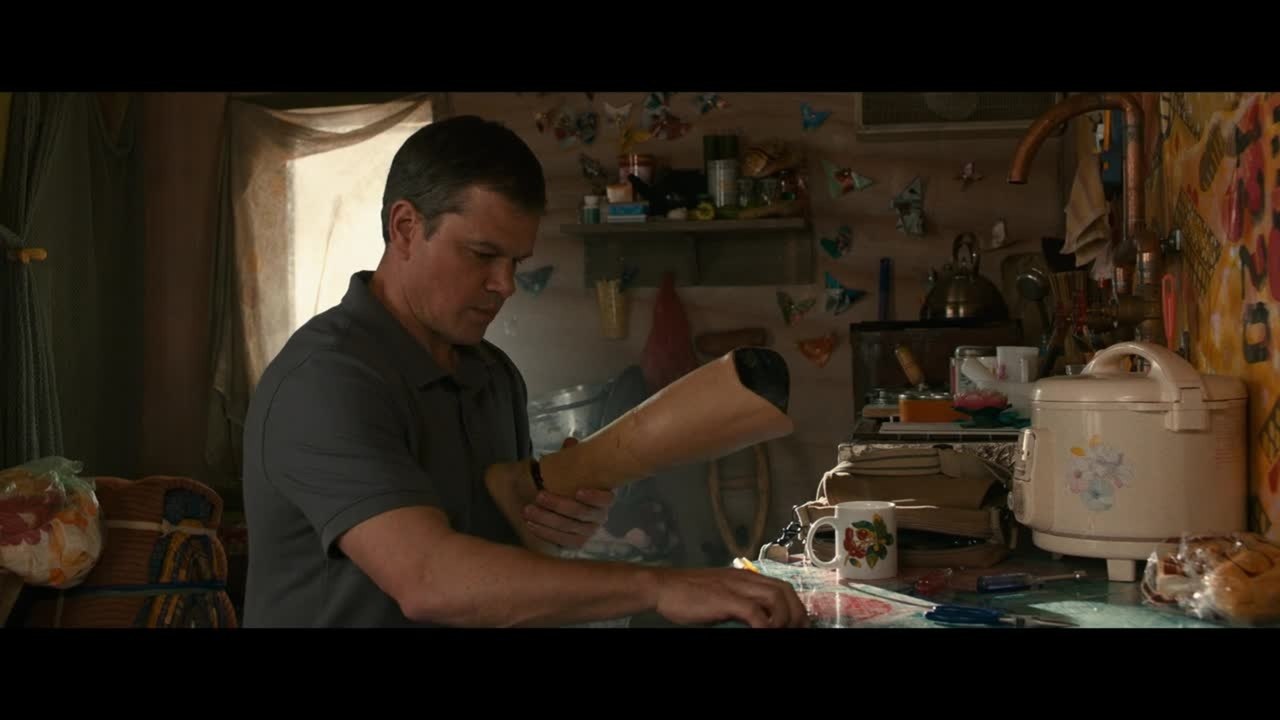 Downsizing - Clip Butterflies (English) HD