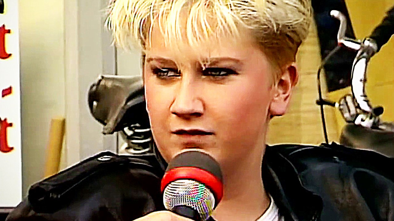 Anne Clark - I'll walk out into tomorrow - Trailer (Deutsche UT) HD