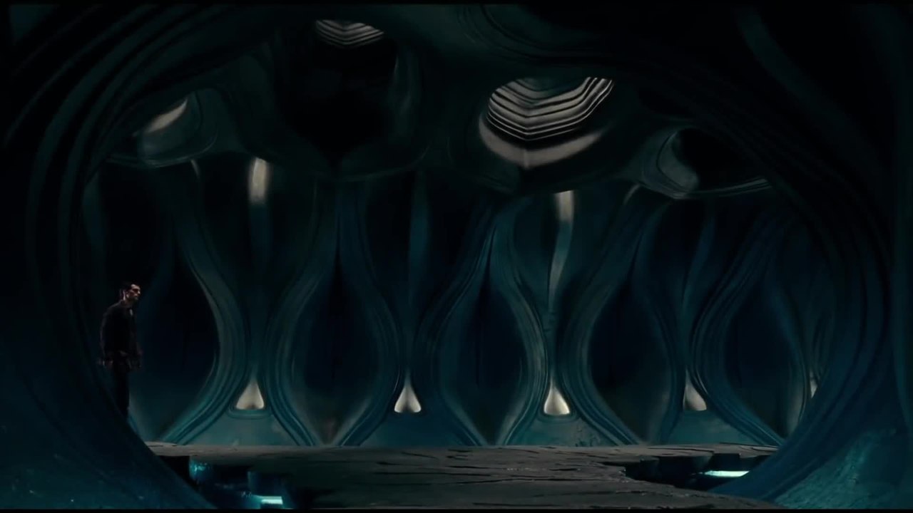 Justice League - Clip Deleted Scene Black Suite (English) HD