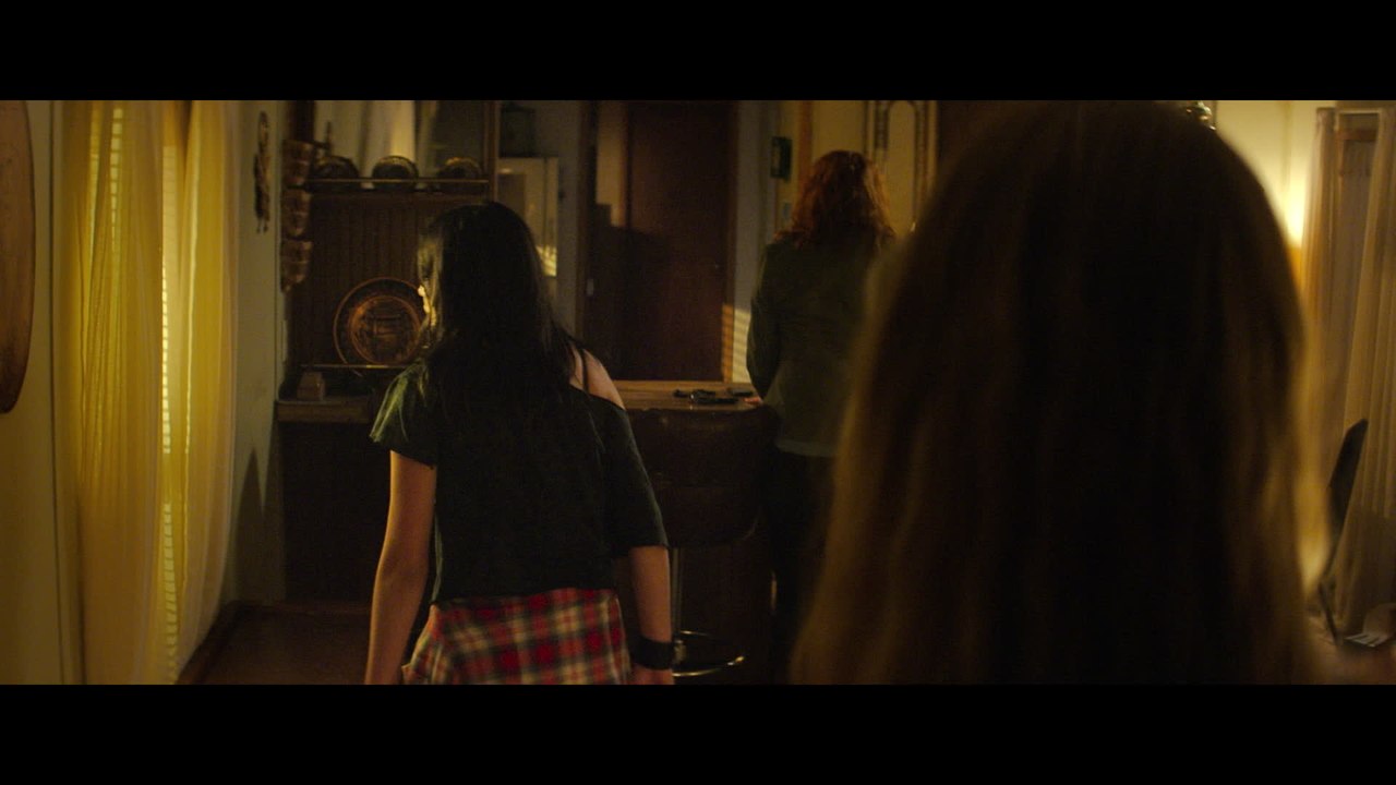 Strangers 2 Prey at Night - Clip Hello (English) HD