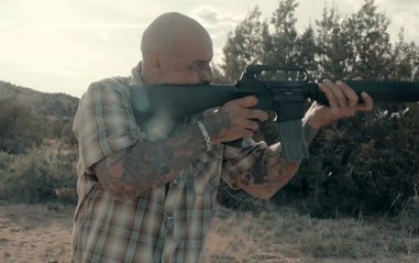 In The Middle Of The River - Trailer (Deutsche UT) HD