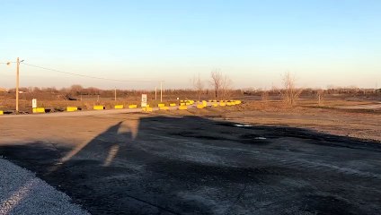 Vue sur la carrière à l'entrée du chantier