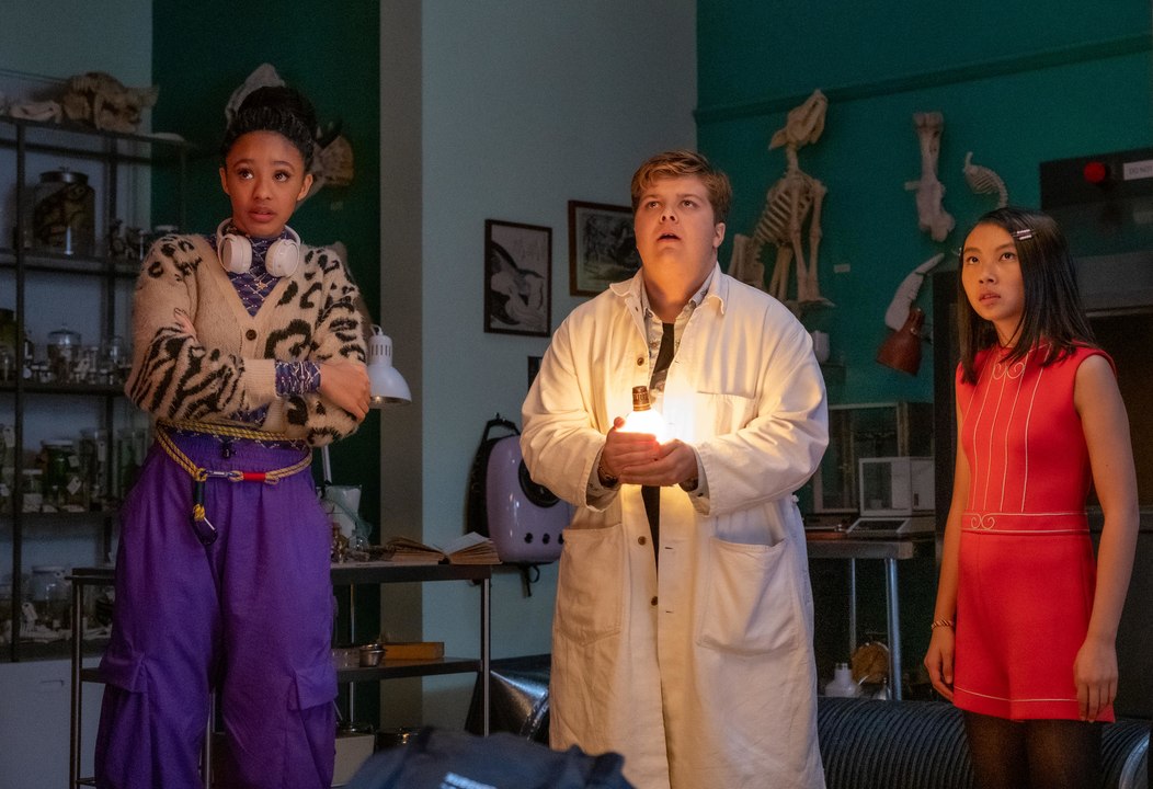 A Babysitterâ€™s Guide To Monster Hunting - Trailer (Deutsch) HD