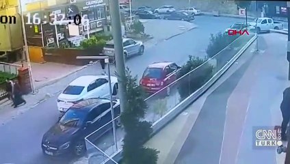 Kadıköy'de şarkıcıya silahlı saldırı | Video