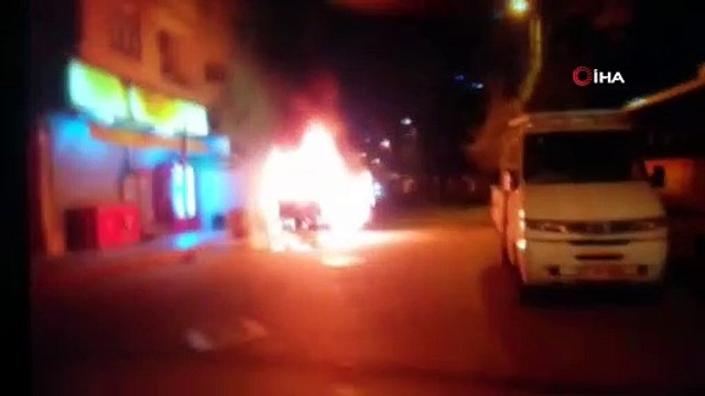 Hafif ticari araç alev alev yandı
