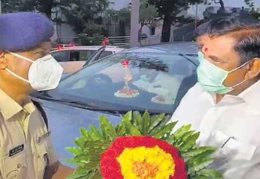 முதல்வர் பழனிசாமி குடும்பத்துடன் ஏழுமலையான் கோவிலுக்கு சென்று சாமி தரிசனம் - வீடியோ