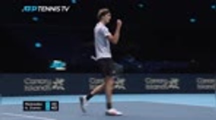 Скачать видео: Medvedev beats Zverev to secure first ATP Finals win