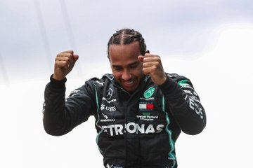 HAMILTON assume posição como atleta mais IMPORTANTE do mundo | GP às 10