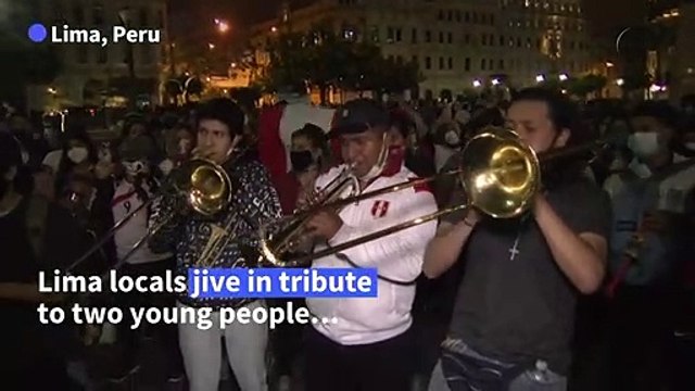 Peruvians demonstrate in Lima, pay tribute to killed protesters