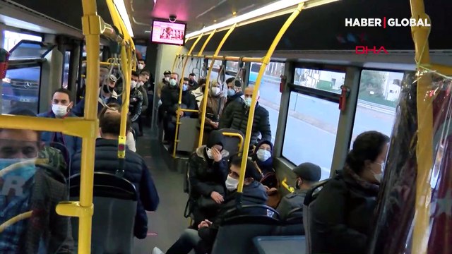 İstanbul'da manzara aynı! Sırada ve araç içinde sosyal mesafe unutuldu
