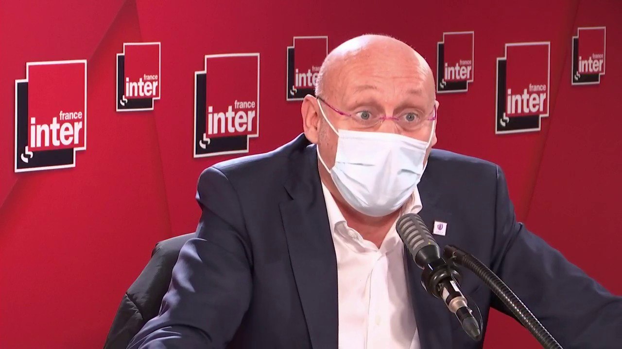"Bien sûr qu'il y a l'argent, le manque à gagner pour le secteur, mais le lien social, il est primordial pour le gamin"(Bernard Laporte)
