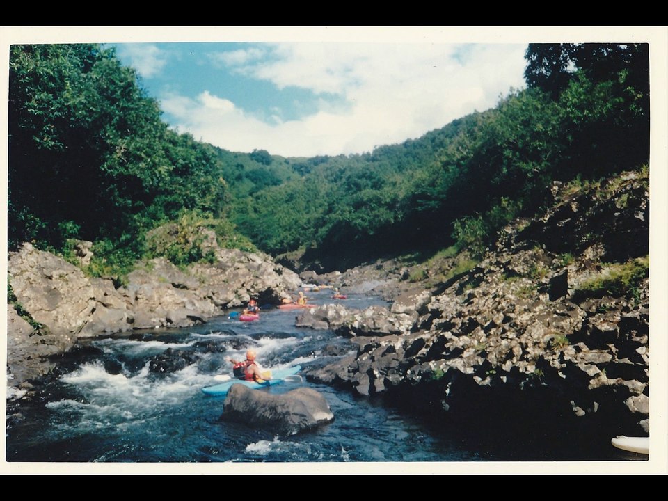 Une decente en kayak d'une rivière à l 'ile de la reunion - descente rivière en kayak  - réunion kayak est 974