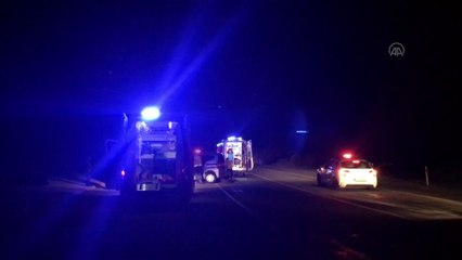 ANTALYA - Antalya'da iki otomobil çarpıştı: 4 yaralı