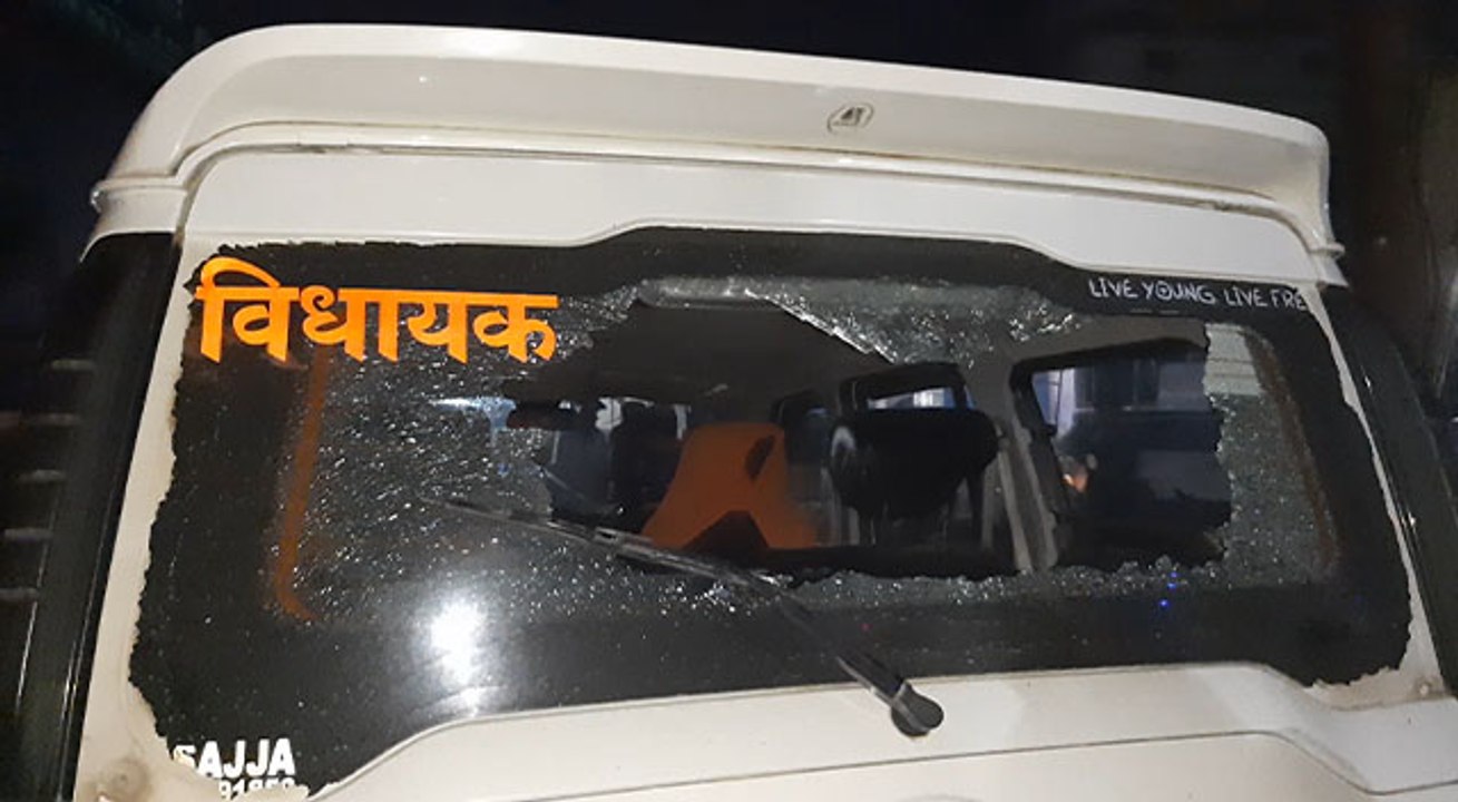 देवरिया: बीजेपी विधायक काली प्रसाद की गाड़ी पर फ...