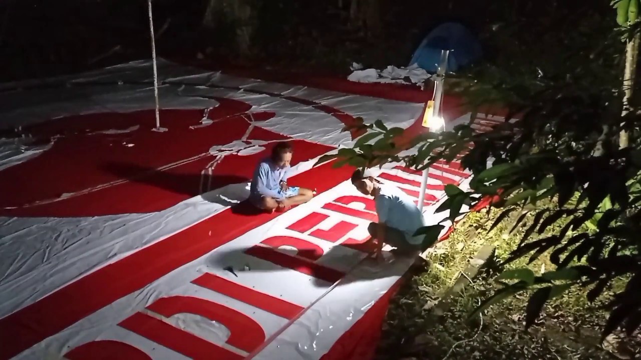 VIRALL..!! Video PEMBUATAN BENDERA PDI PERJUANGAN TERBESAR di INDONESIA..