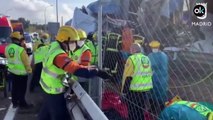 Angustioso rescate del conductor de una furgoneta en Madrid