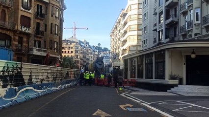 Socavón en las obras de la pasante de Euskotren en San Sebastián