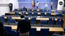 La CUP aparta la bandera de España de la sala de prensa del Congreso para no compartir plano