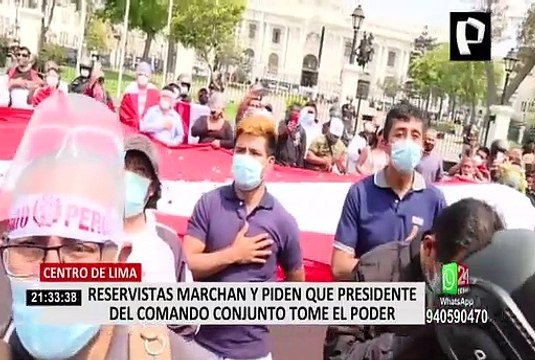 Reservistas de la FF.AA se reúnen frente al Congreso y rinden homenaje a jóvenes fallecidos