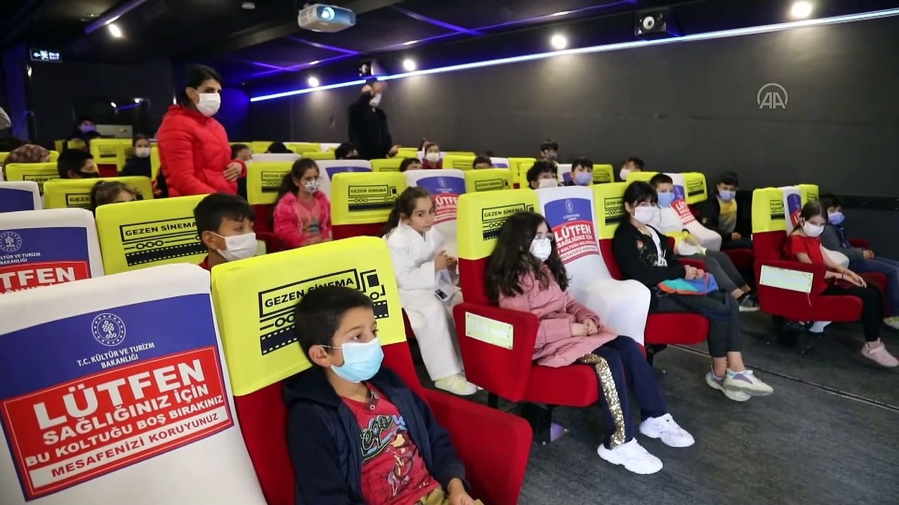 ANKARA - 'Gezen Sinema Tırı' hem hijyen kurallarını öğretiyor hem sinema keyfi yaşatıyor