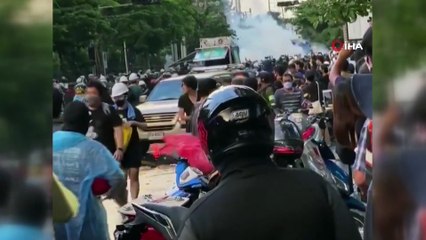 - Tayland Polisinden Monarşi Karşıtı Protestolara Müdahale