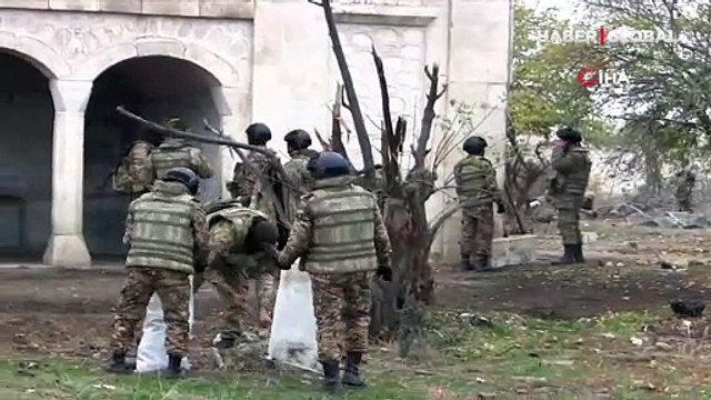 Azerbaycan ordusu işgalden kurtarılan Ağdam'a bayrak dikti