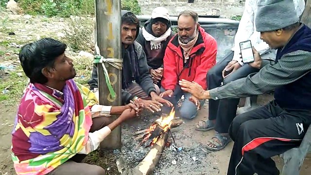 सर्द हवाओं से बढ़ी ठिठुरन, गर्म कपड़ों में नजर आए शहरवासी