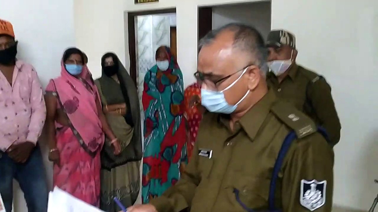 महिला की झूठी शिकायतो से परेशान राजीव नगर के रहवासियों ने अतिरिक्त पुलिस अधीक्षक को सौंपा ज्ञापन