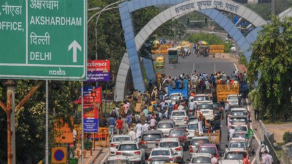 Random Covid-19 tests at Delhi-Noida border