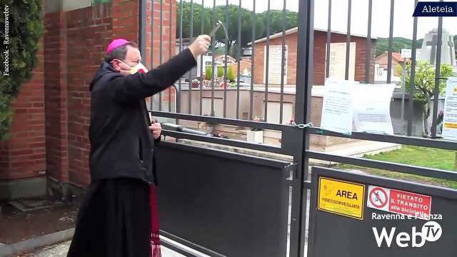 Le benedizioni nei cimiteri