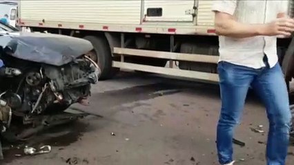 Veículos se envolvem em forte colisão no Bairro Alto Alegre