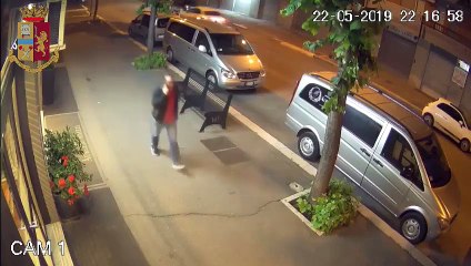 Foggia - E' caccia al molestatore l'appello della Polizia (17.11.20)