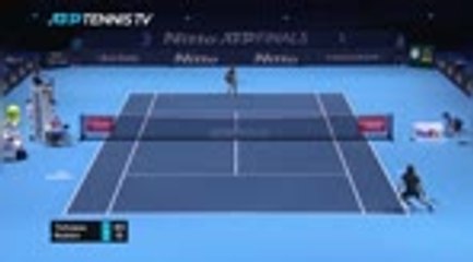 Tải video: Tsitsipas saves match point to keep ATP Finals hopes alive​