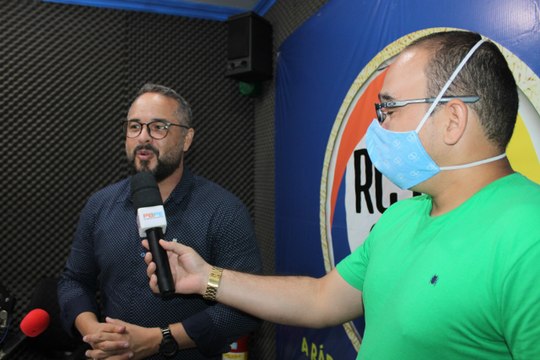 ELSON JUNIOR E AS MÚSICAS DA FÉ NO ANIVERSARIO DA RC FM EM ITAMBÉ