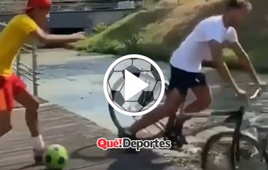 Cuando eres todo maldad y el fútbol te ayuda