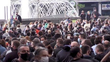 شاهد.. صدامات في أثينا خلال إحياء ذكرى انتفاضة الطلاب على العسكريين في 1973