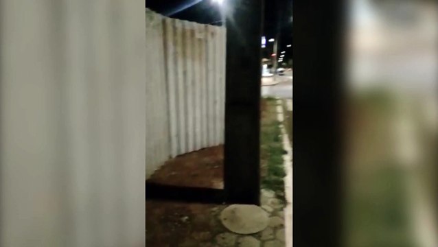 Pedestre reclama de obra interditando calçada no Alto Alegre