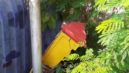 Hilang Kendali, Truk Terguling Nyaris Terjun Sungai