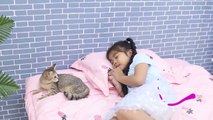 Suri and Sammy Pretend Play Looking for Lost Pet Kitty Cat - Kids videos
