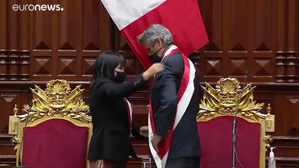 Francisco Sagasti asume la Presidencia de Perú y promete esperanza