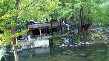 Restoranının elektriğini 500 yıllık su değirmeninden üretiyor