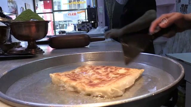 KİLİS - Yaklaşık 150 yıldır yaptıkları Kilis katmeriyle damakları şenlendiriyorlar