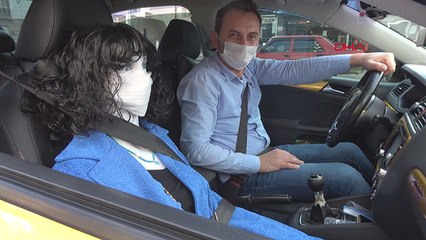 Taksici, ön koltuğa oturulmaması için cansız manken taşımaya başladı