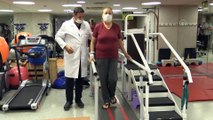 İZMİR - Tekerlekli sandalyeyle geldiği hastaneden yürüyerek çıktı